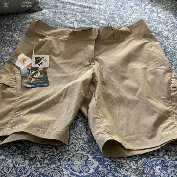 Exofficio Women's Cargo Shorts in Khaki - Picture 2 of 10